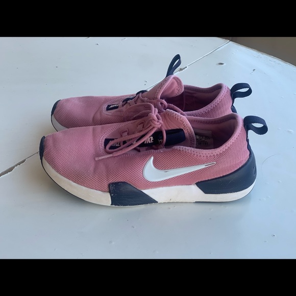 Pink nike running shoes - Picture 3 of 3